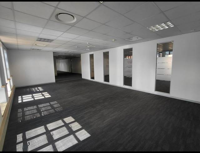 429M² OFFICE TO LET IN BRYANSTON